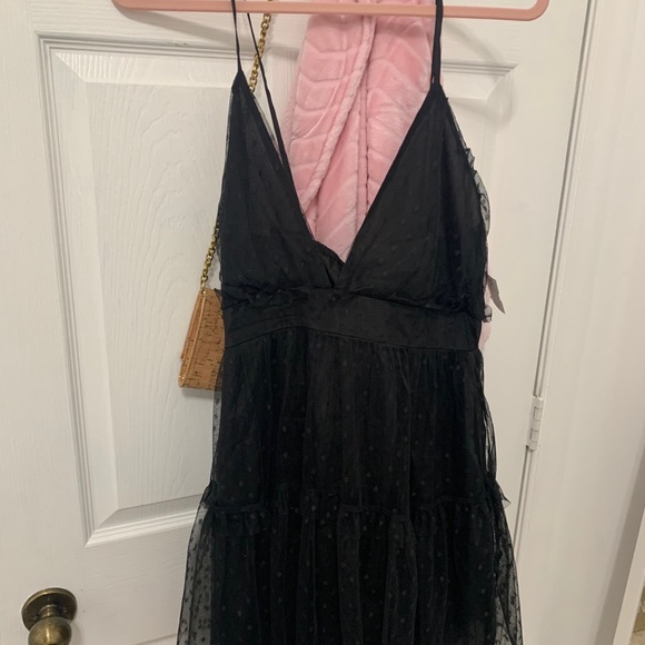 Never worn Pretty Little Thing Black Dress - Picture 2 of 4